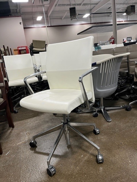 Used Office Chairs with Clearance Pricing & Secondhand Desk Chairs for  Business & Home Offices, Discount Preowned Task Chairs