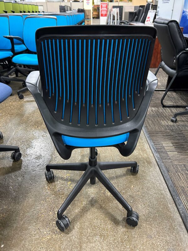 Used Blue Steelcase Cobi Meeting Chair - Image 2