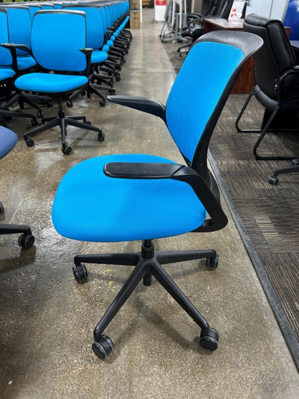 Used Blue Steelcase Cobi Meeting Chair - Image 3