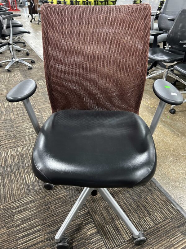 Used Steelcase Jersey Conference Chair - Image 3
