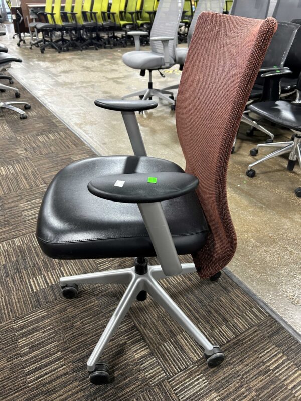 Used Steelcase Jersey Conference Chair - Image 4