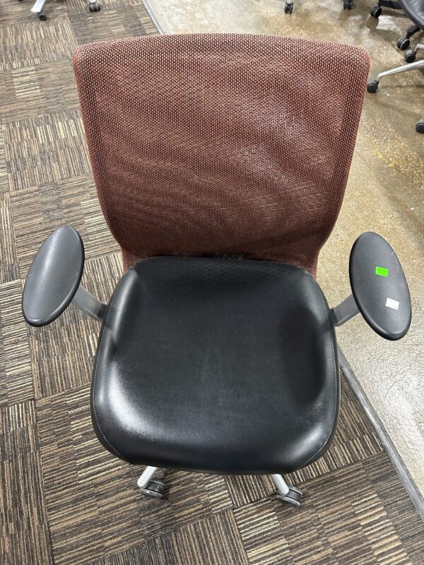Used Steelcase Jersey Conference Chair - Image 5