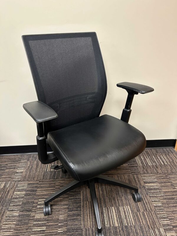 Used Sit On It Amplify-Black