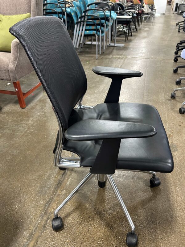 Used Vitra Meda Conference Chair - Image 4