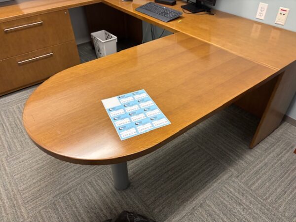 Used Gunlocke U Shape Desk with closed overhead storage - Image 4