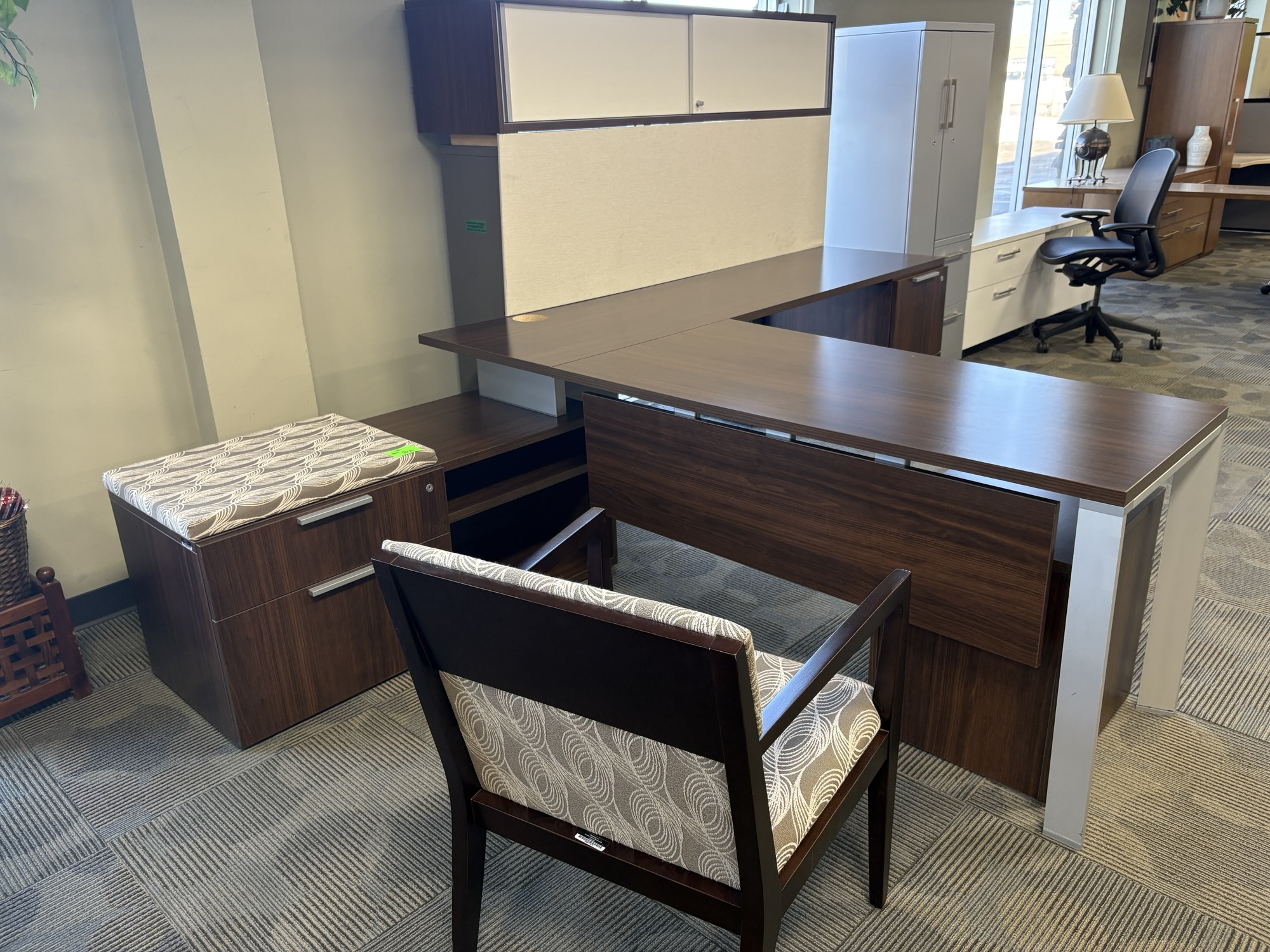 Used Teknion L-Desk with Overhead Storage & Credenza - Image 4