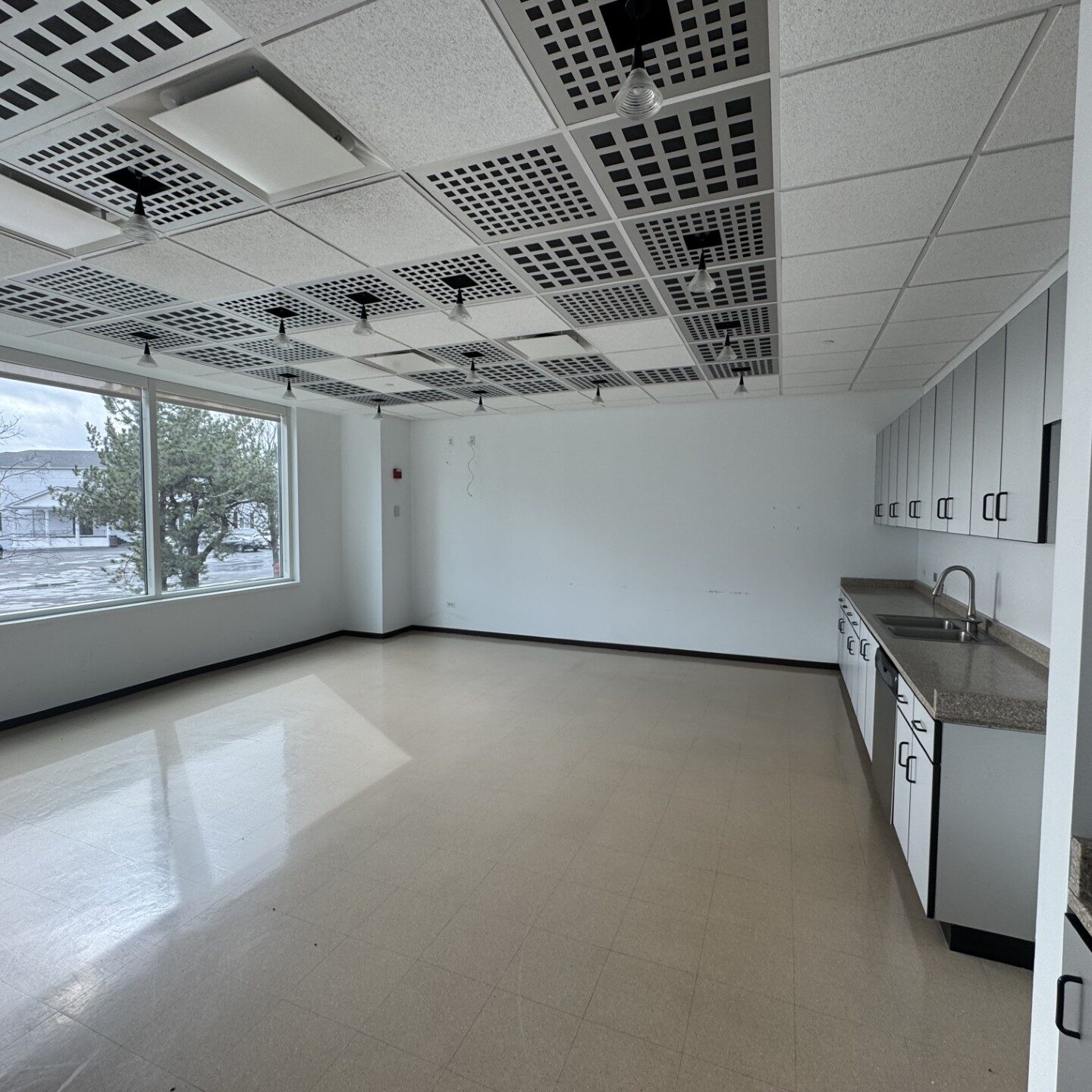 thumbnail_Kitchen Area